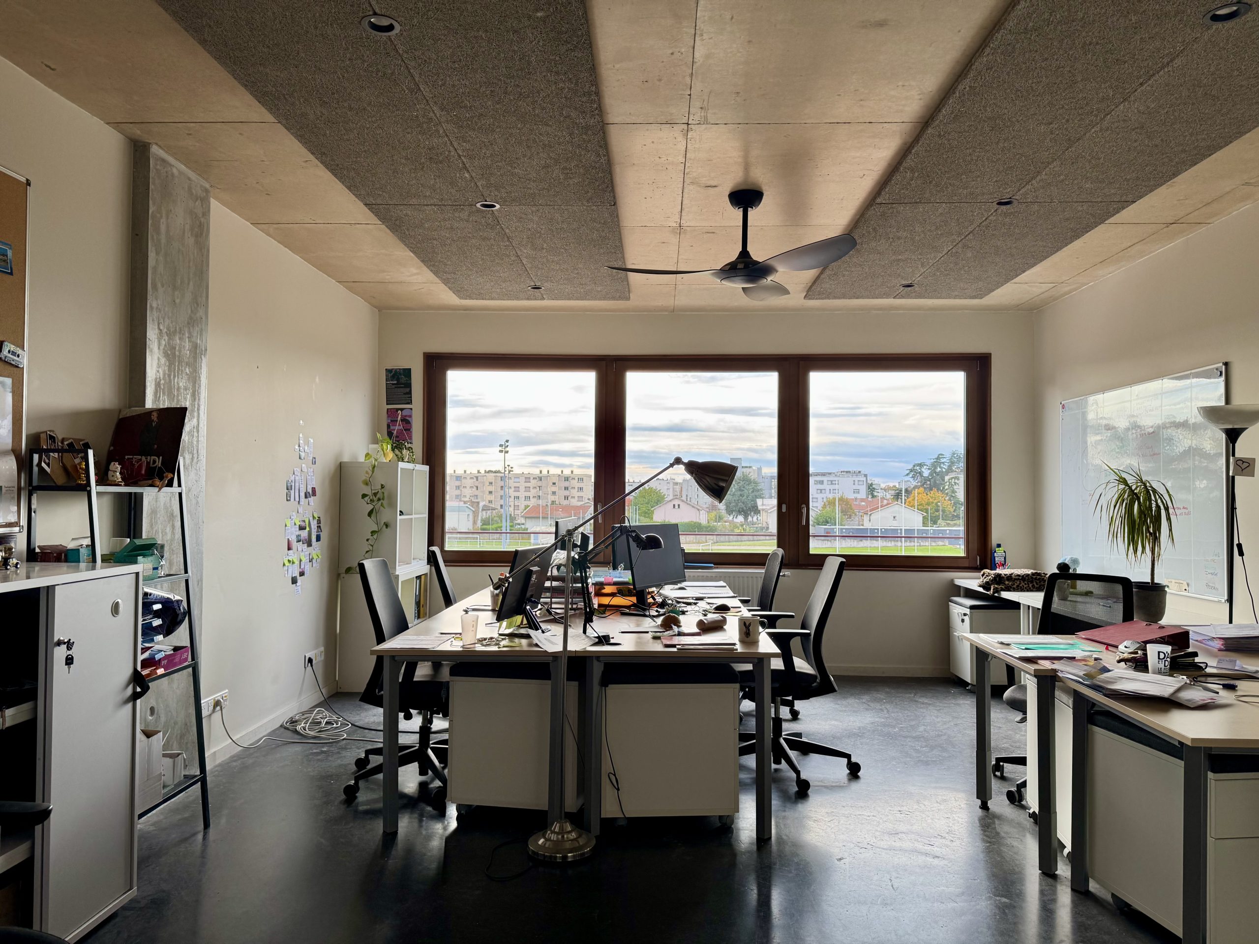 Bureau 6 places IMG 1996 scaled